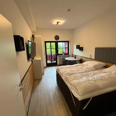 Modernes Mit Bademantelgang Zur Therme *