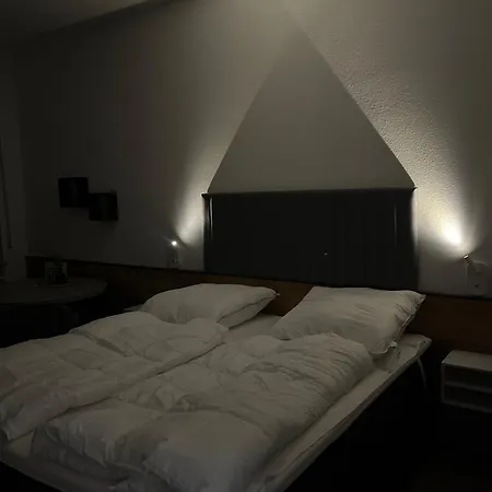 Modernes Mit Bademantelgang Zur Therme *